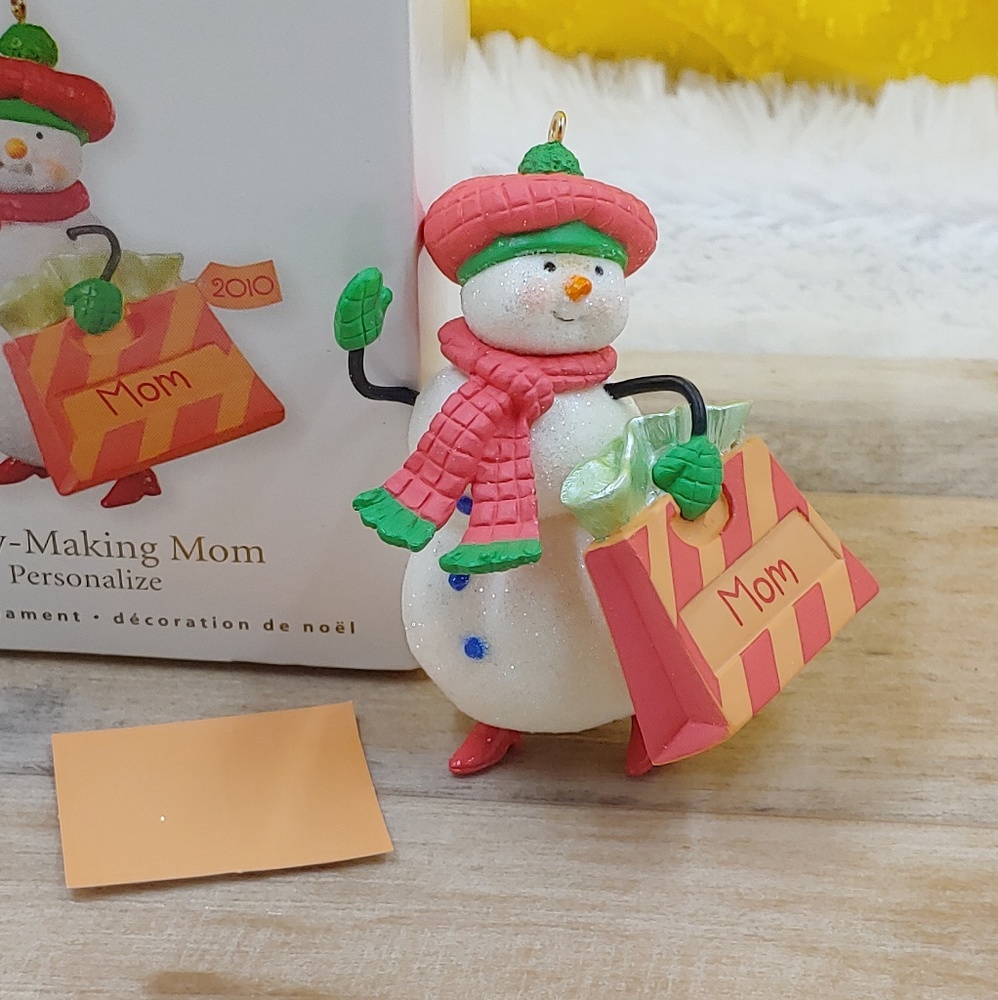 Hallmark Keepsake 🎄 Ornament Mom ⛄ Snowman 2010